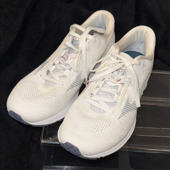 Nike White Athletic Shoes with Breathable Mesh and Sleek Design - Picture 2 of 14